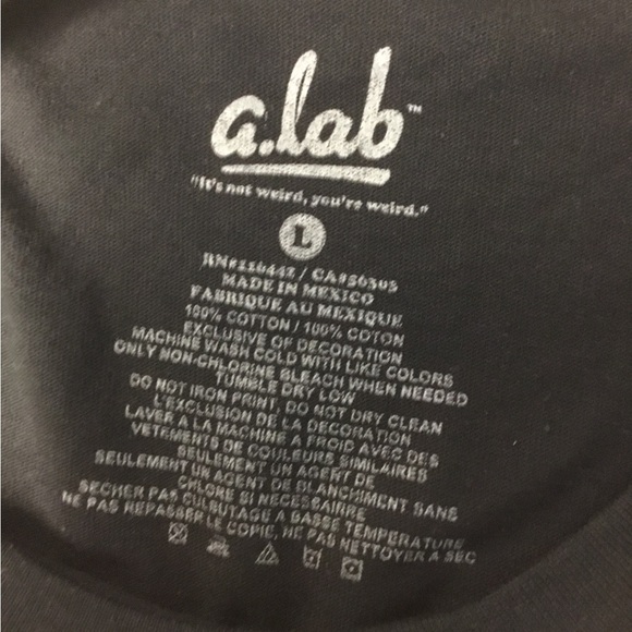 A.Lab “Cats and Sharks “ Graphic T-shirt - Size Large - NWOT - Picture 3 of 3